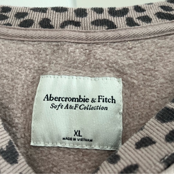 Abercrombie leopard oversized sweatshirt size XL with side snaps barely worn - Picture 2 of 5